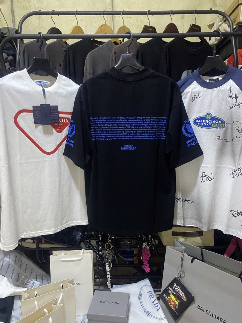 Balenciaga WFP (Category: Activewear) located in Manila. Submitted by itachi1997 (Listing ID 1463682742, Image 3). Description: Balenciaga WFP Dimes 28x22 Free- Balenciaga Ziplock & Paper Bag .