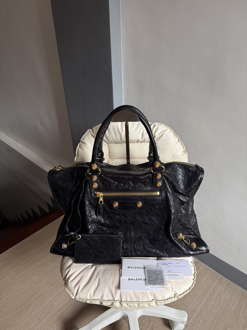 SOLD Balenciaga Work Giant 21 - Blank (Category: Luxury Bags & Wallets) located in Bacoor. Submitted by mikaysu (Listing ID 1463646107, Image 1). Description: - like new condition - no flaw/issue - complete inclusion: mirror, starp, controllato card, dust 💼.
