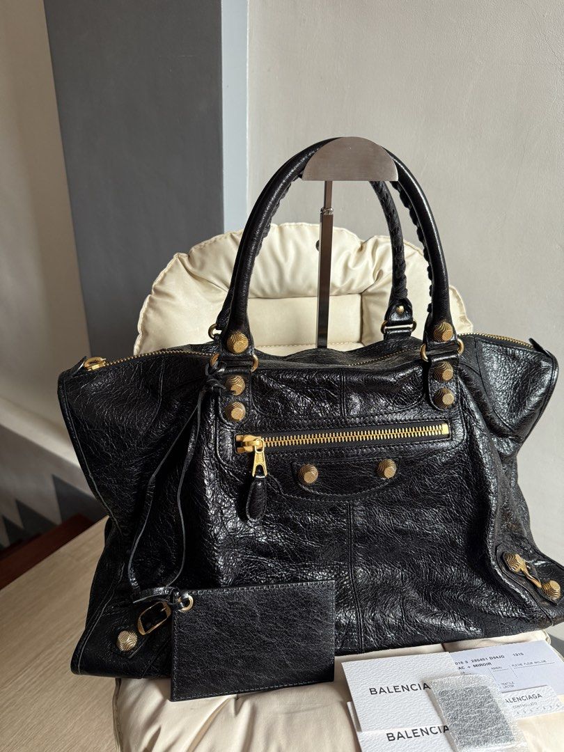 SOLD Balenciaga Work Giant 21 - Blank (Category: Luxury Bags & Wallets) located in Bacoor. Submitted by mikaysu (Listing ID 1463646107, Image 2). Description: - like new condition - no flaw/issue - complete inclusion: mirror, starp, controllato card, dust 💼.