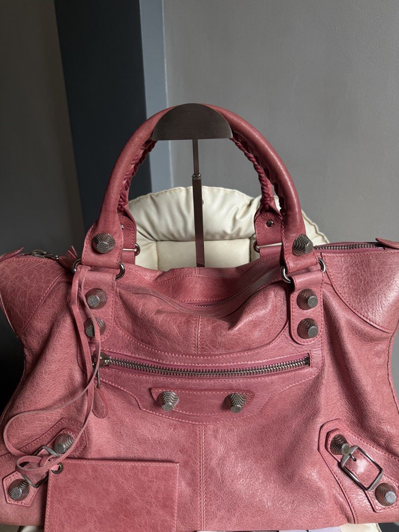 SOLD Balenciaga Work Giant 21 - Pink (Category: Luxury Bags & Wallets) located in Bacoor. Submitted by mikaysu (Listing ID 1463645667, Image 2). Description: - same with onseam - in demand color - so pretty in actual - excellent condition - with mirror, strap, and controllato card.