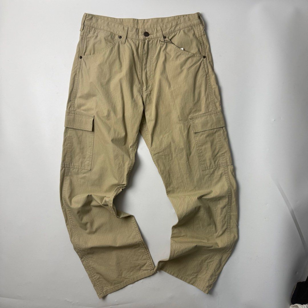 Bape Cargo Pants (Category: Chinos) located in Quezon City. Submitted by beastmnl (Listing ID 1463690973, Image 1). Description: Size Large Waist 32 Length 40 Inseam 30 Leg Opening 9 .