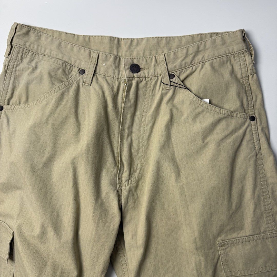 Bape Cargo Pants (Category: Chinos) located in Quezon City. Submitted by beastmnl (Listing ID 1463690973, Image 3). Description: Size Large Waist 32 Length 40 Inseam 30 Leg Opening 9 .