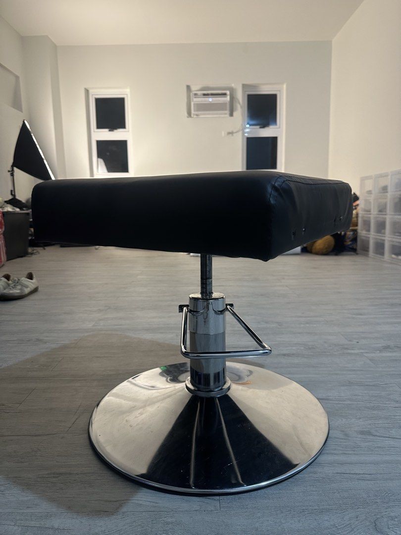 Barber chair (Category: Chairs) located in Manila. Submitted by wornbyflo (Listing ID 1463680029, Image 2). Description: .