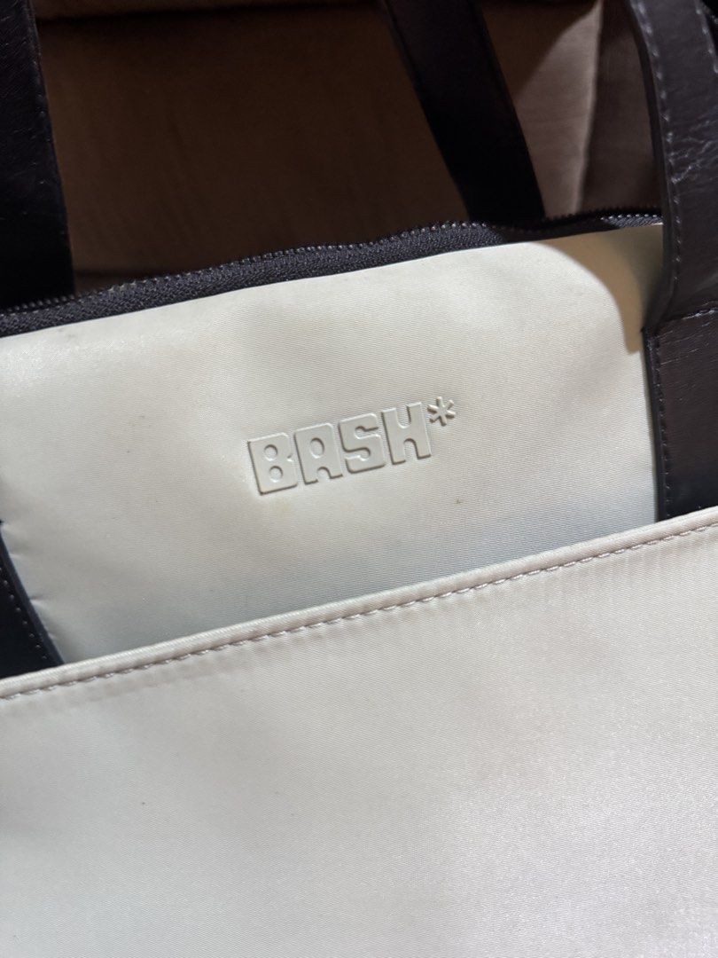 BASH Duffel Bag (Category: Sling Bags) located in Las Pinas. Submitted by anjpgarcia (Listing ID 1463675194, Image 2). Description: - 1 light green colored duffel bag - 1 cream colored duffel bag - Black straps - Front pocket for easy access - Zippered compartment for secure storage - Embossed BASH logo on the front - Ideal size for weekend getaways or gym sessions - Smooth working zippers - Clean interior and exterior.