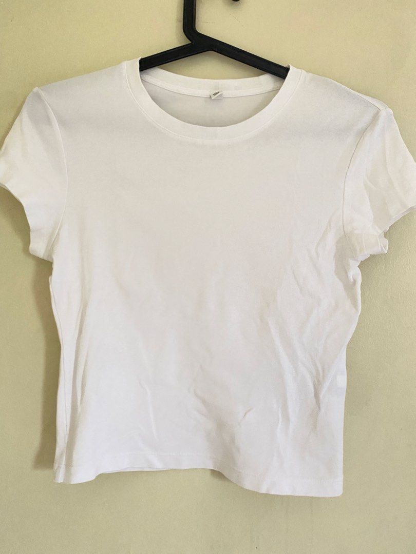 Basic White Crew Neck T-Shirt (Category: Shirts) located in Quezon City. Submitted by abssnf (Listing ID 1463619846, Image 1). Description: - Classic white crew neck t-shirt - Short sleeves - Soft and comfortable material - Ideal for everyday wear - Versatile: easy to pair with any outfit.