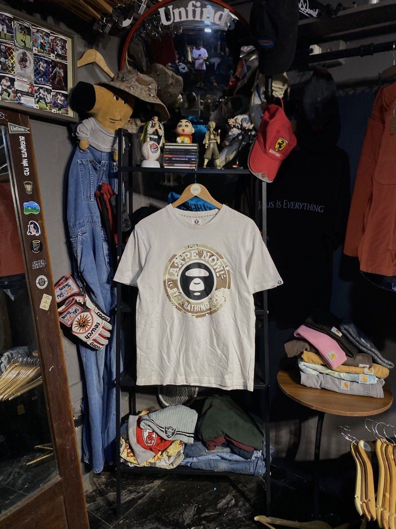 BATHING AAPE (Category: Tshirts & Polo Shirts ) located in San Pablo. Submitted by genesisllo24149 (Listing ID 1463664751, Image 1). Description: BATHING AAPE LENGTH -> 27 WIDTH -> 19.5 ISSUE -> NONE CONDITION -> EXCELLENT DM TO PURCHASE 📥 DISCLAIMER: - Please manage your expectations, posted items are preloved, used & thrifted -Actual color may vary due to lighting -Flaker will be posted.