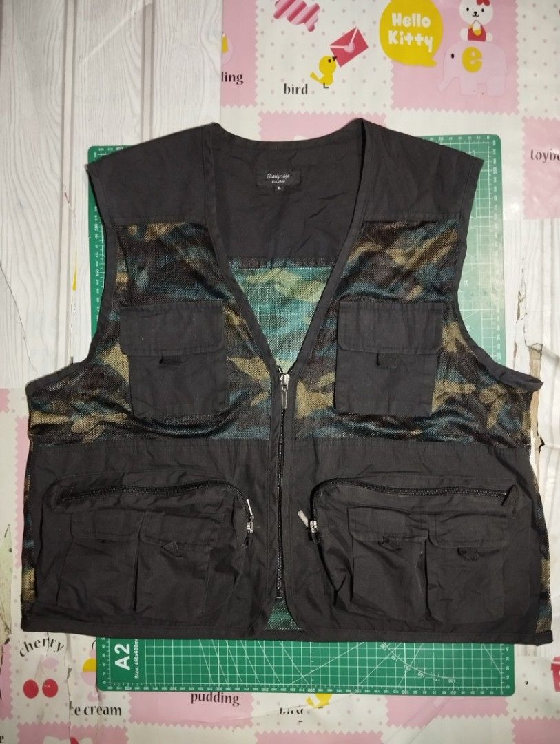 Bearing Age Cargo Vest (Category: Vests) located in Makati City. Submitted by christhrift10 (Listing ID 1463610813, Image 1). Description: Bearing Age Cargo Vest Large on tag 22x22 Good condition P300+sf Loc.Olympia, Makati Pick-up or delivery Gcash ready if J&T.