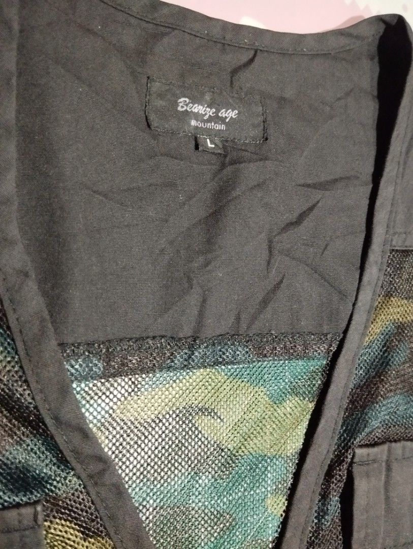 Bearing Age Cargo Vest (Category: Vests) located in Makati City. Submitted by christhrift10 (Listing ID 1463610813, Image 2). Description: Bearing Age Cargo Vest Large on tag 22x22 Good condition P300+sf Loc.Olympia, Makati Pick-up or delivery Gcash ready if J&T.