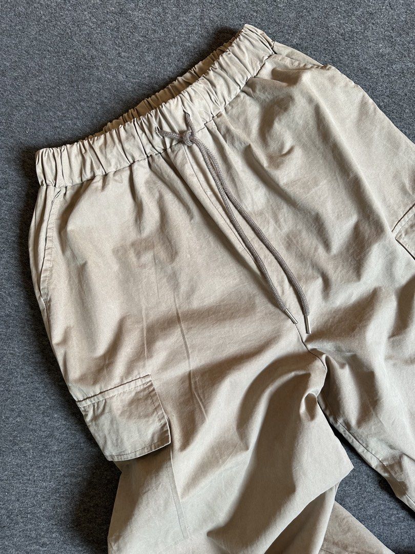 Beige Cargo Pants with Drawstring Waist (Category: Joggers) located in Valenzuela. Submitted by mi.cahhhhhhh (Listing ID 1463665684, Image 1). Description: ADÓRABLE CARGO/JOGGER PANTS Size: Best fit Small to Medium Price: 400 Condition: Excellent condition.