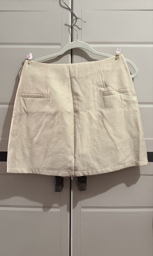 Beige Linen Blend Mini Skirt with Pockets (Category: Skirts) located in Imus. Submitted by ann.declutters22 (Listing ID 1463597296, Image 1). Description: - Cute beige mini skirt - Two functional front pockets - Simple and versatile design - Great for casual outfits - Easy to pair with tops.