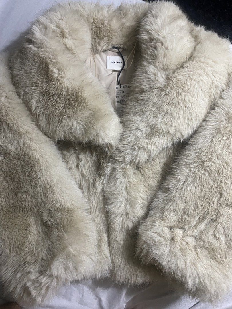 Bershka Fur Coat (Cream) (Category: Coats, Jackets and Outerwear) located in Manila. Submitted by cessmags09 (Listing ID 1463720835, Image 1). Description: .