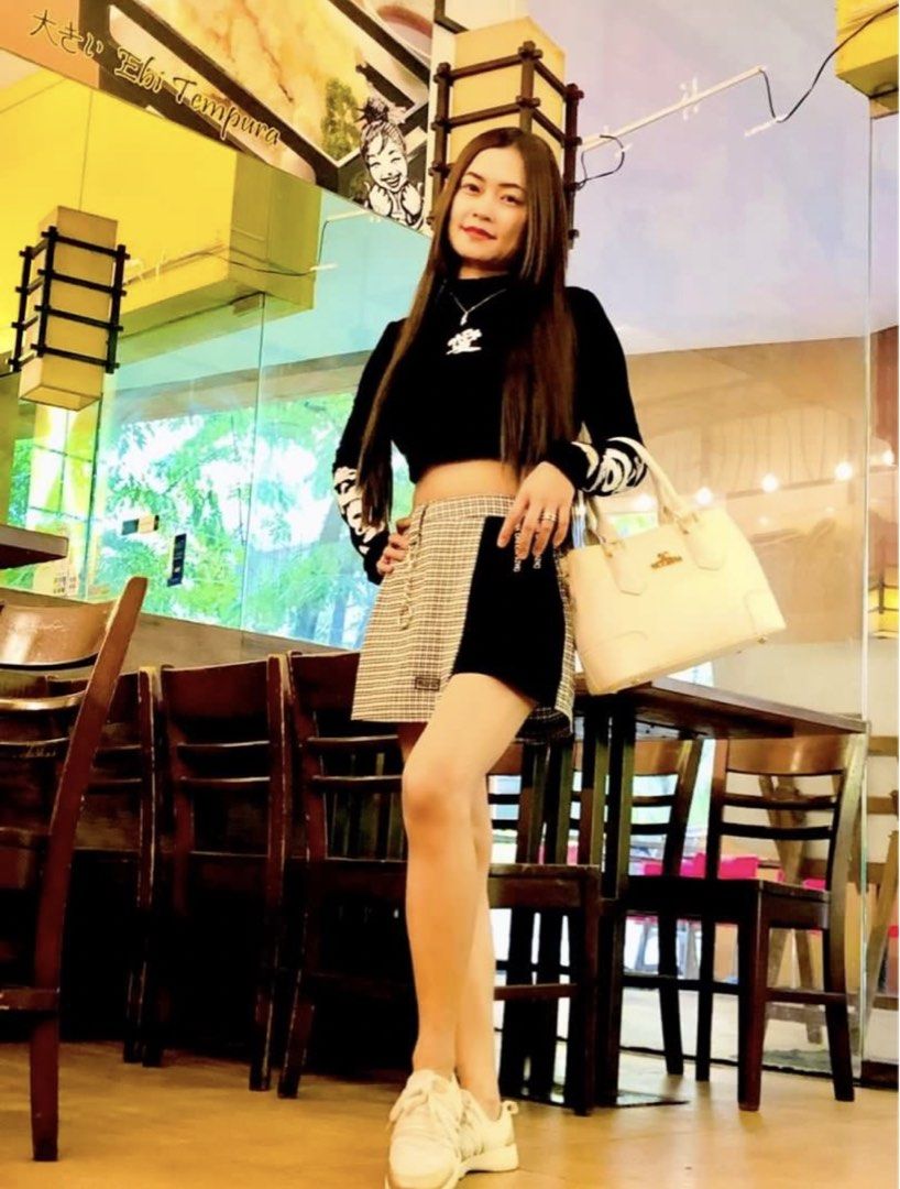 BERSHKA “SKORT” (Korean Fav.) (Category: Other Bottoms) located in Davao. Submitted by skydiverjenzy (Listing ID 1463601161, Image 3). Description: 💁🏻‍♀️EXTRA SMALL TO SMALL CAN FIT IN.
