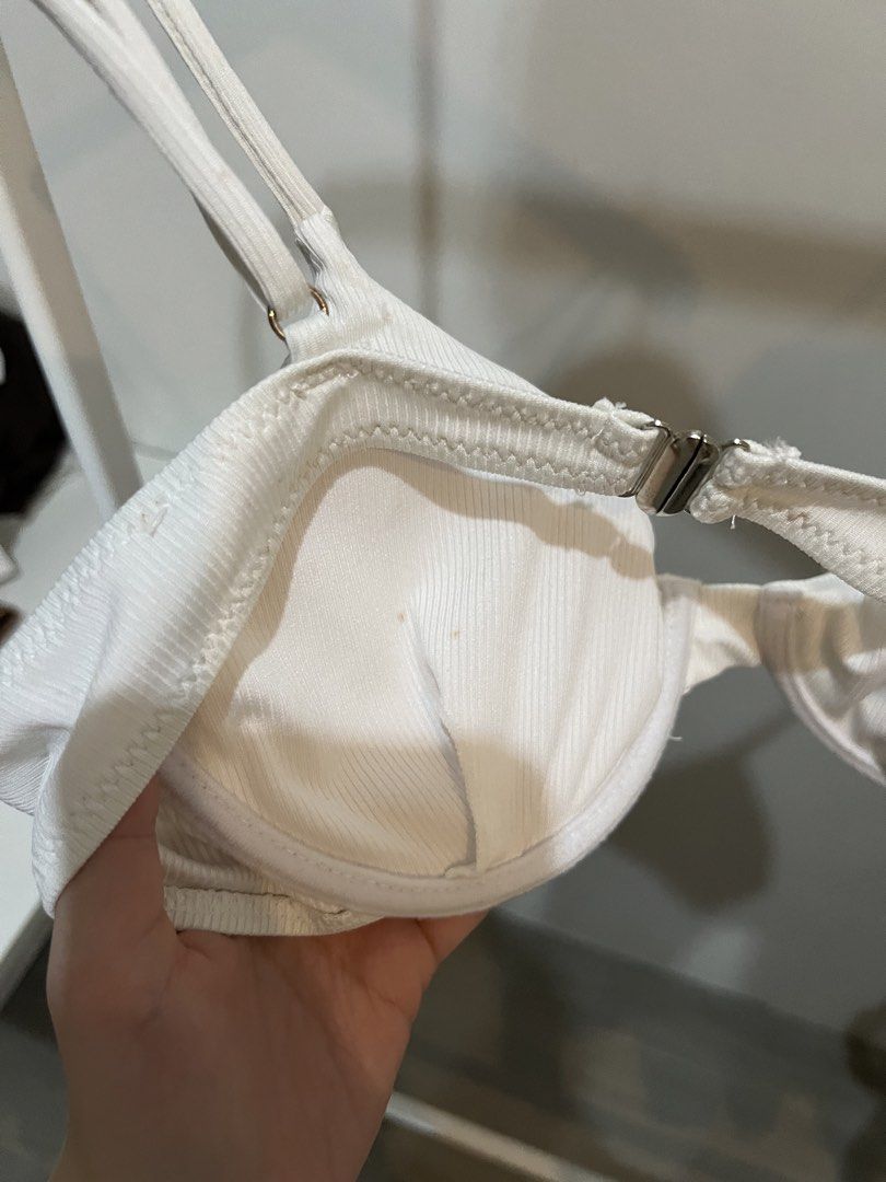 Bikini top (white) (Category: Bikinis & Swimsuits) located in Quezon City. Submitted by styleandcomfort (Listing ID 1463711378, Image 3). Description: Never worn but has slight stain Message me for inquiries 😊.