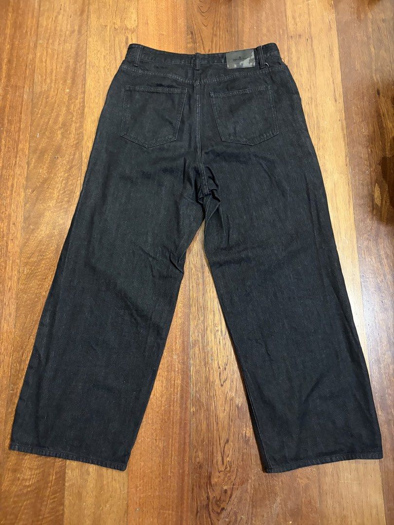 Black Baggy Jeans (Category: Jeans) located in Taguig. Submitted by grmcampana (Listing ID 1463683976, Image 2). Description: Lightly used W - 32 L - 40 LO - 10.