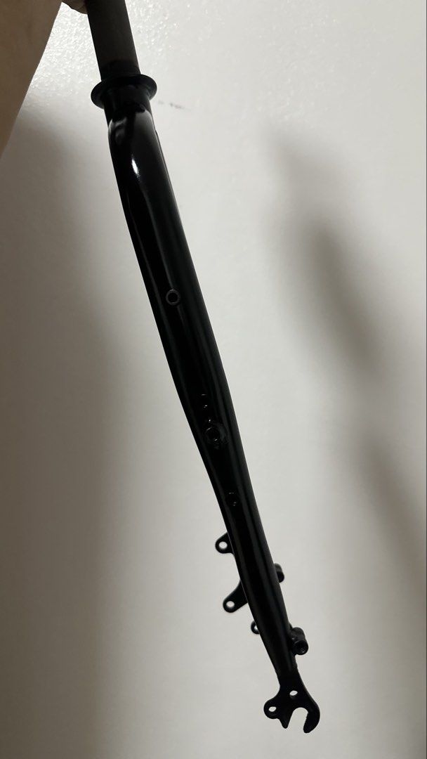 Black Bicycle Fork with Mounts 26er 27.5 29er (Category: Bicycles) located in Lubao. Submitted by pampanga_legit_seller2.0 (Listing ID 1463690560, Image 1). Description: - Black bicycle fork - Straight steerer tube - Mounts for accessories or fenders - Perfect for your next bike build or upgrade Rfs - mali sa mounting ng disc brake ko .