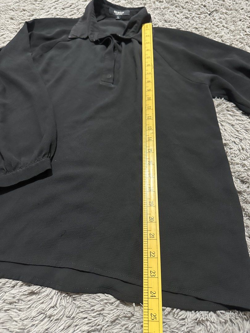 black collared blouse (Category: Blouses) located in Manila. Submitted by mae__________c (Listing ID 1463683884, Image 2). Description: cotton polyester medium.
