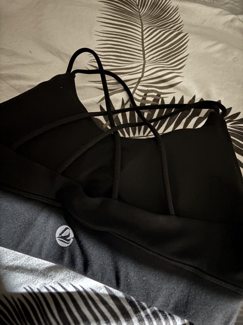 Black crossback sports bra (Category: Activewear) located in Manila. Submitted by babooshk4 (Listing ID 1463662244, Image 3). Description: - criss-cross straps at the back - comfortable bottom band - ideal for workouts and everyday wear - small - med - dri fir material.