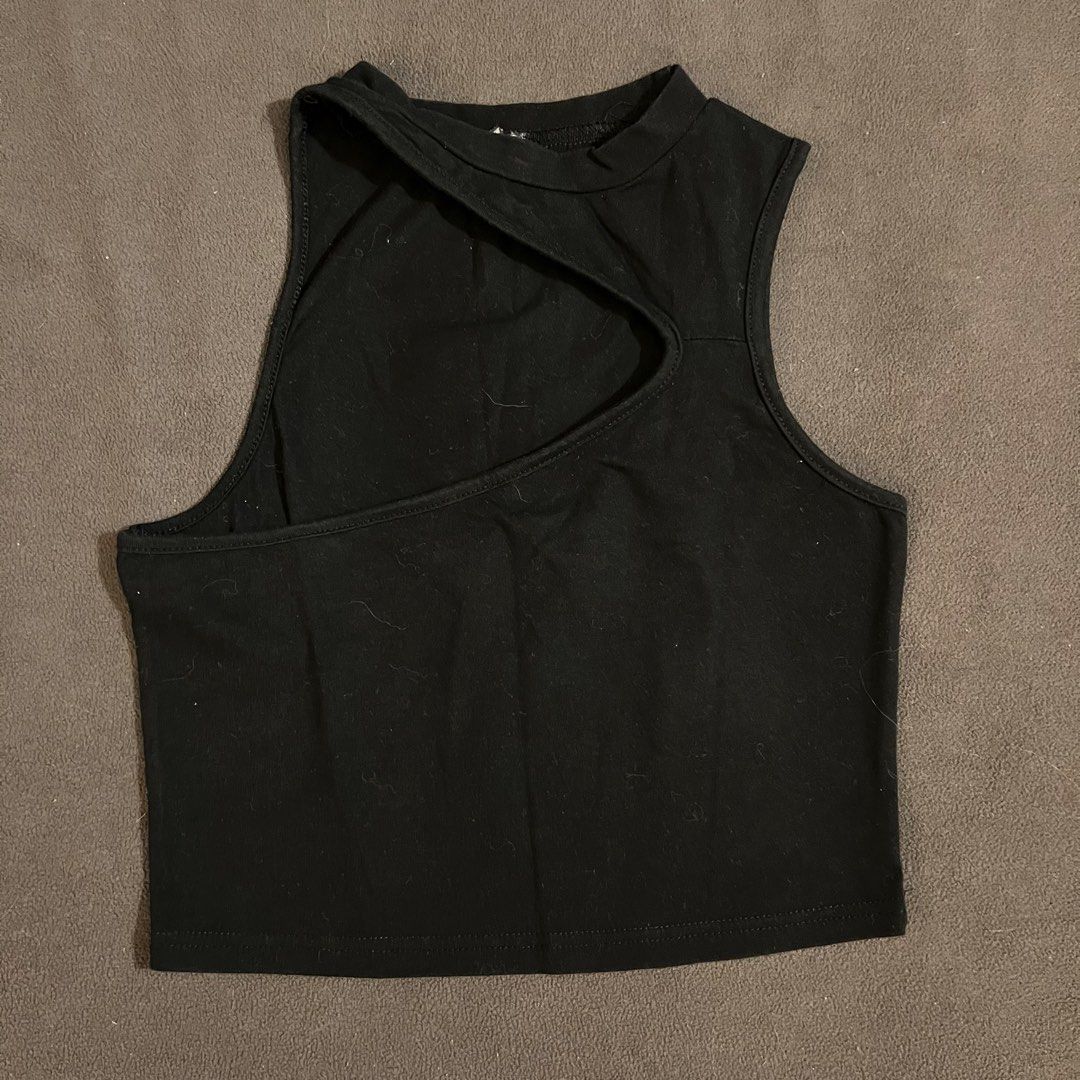 Black Cut-out Mock Neck Tank Top (Category: Sleeveless) located in Cainta. Submitted by caffinjty (Listing ID 1463728326, Image 1). Description: Cropped length. Stretchy material. Can fit XS-S.
