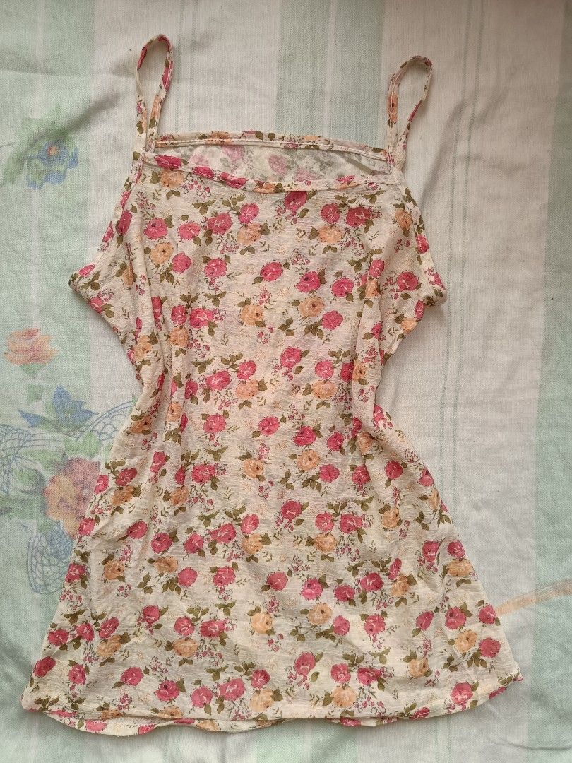 Women Sleeveless sando (Category: Sleeveless) located in Guagua. Submitted by mxrll (Listing ID 1463646903, Image 3). Description: small to med 50 each DIRECT JNT CASH G PAYMENT .