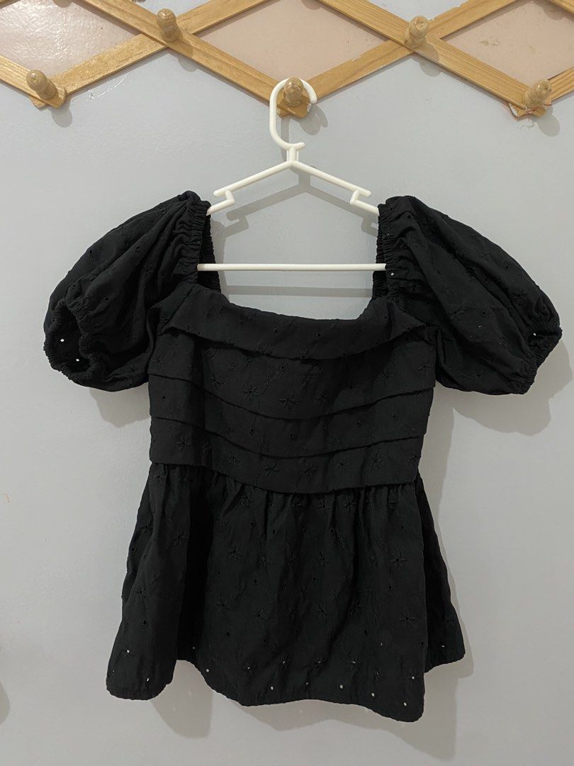 BLACK FLORA TOP (Category: Others Tops) located in Caloocan City. Submitted by lovesteinn (Listing ID 1463587205, Image 1). Description: used only once.