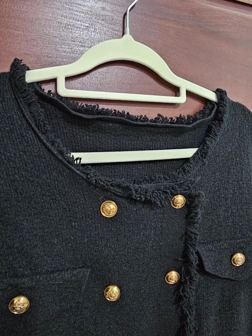 Black knit jacket (Category: Coats, Jackets and Outerwear) located in Los Banos. Submitted by itsmecathey (Listing ID 1463712814, Image 2). Description: Fixed yung buttons (di naoopen) super nice nito. Can fit to Medium.