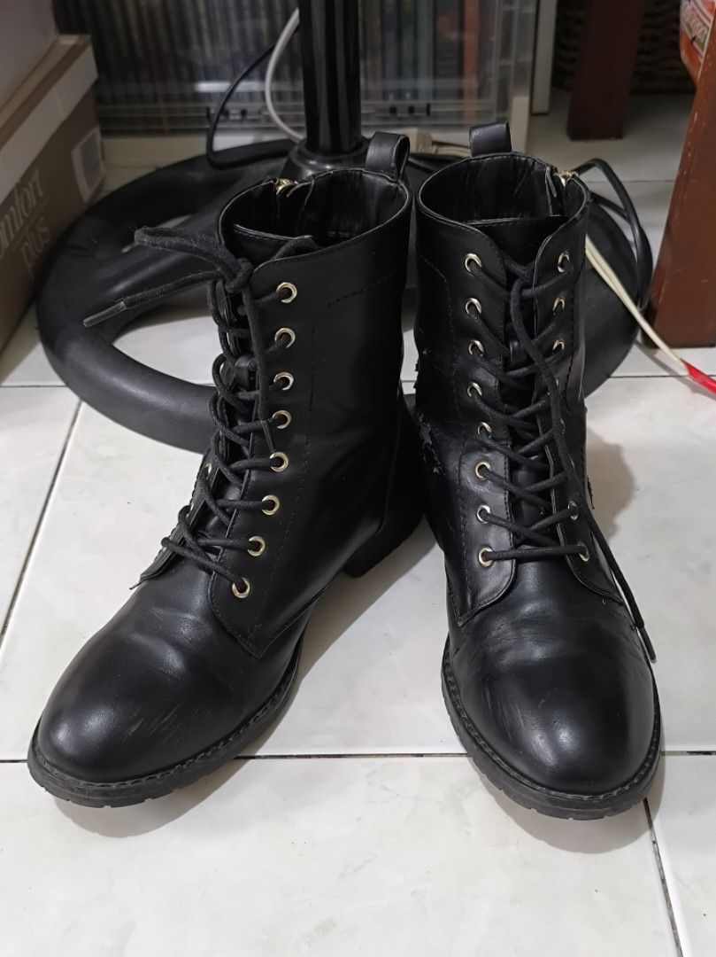 Black Lace-Up Combat Boots (Category: Boots) located in General Santos City (Dadiangas). Submitted by animoya (Listing ID 1463633447, Image 1). Description: - Still Have a Lot of Life Left! - Flaws: Peeling Leather.