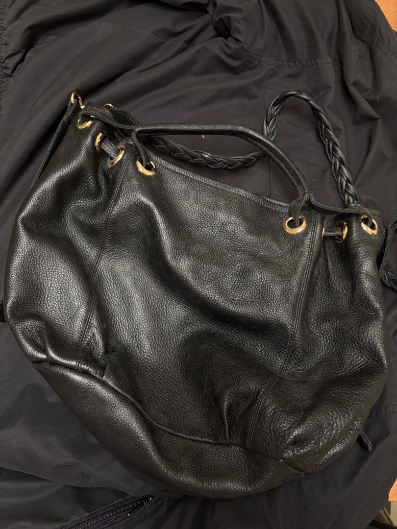 Black Leather Shoulder Bag with Gold Hardware (Category: Luxury Bags & Wallets) located in Baliuag. Submitted by asdfraks (Listing ID 1463614823, Image 1). Description: - black leather shoulder/sling bag - ₱600 pesos - rfs: needs funds - jnt/flash shipping.
