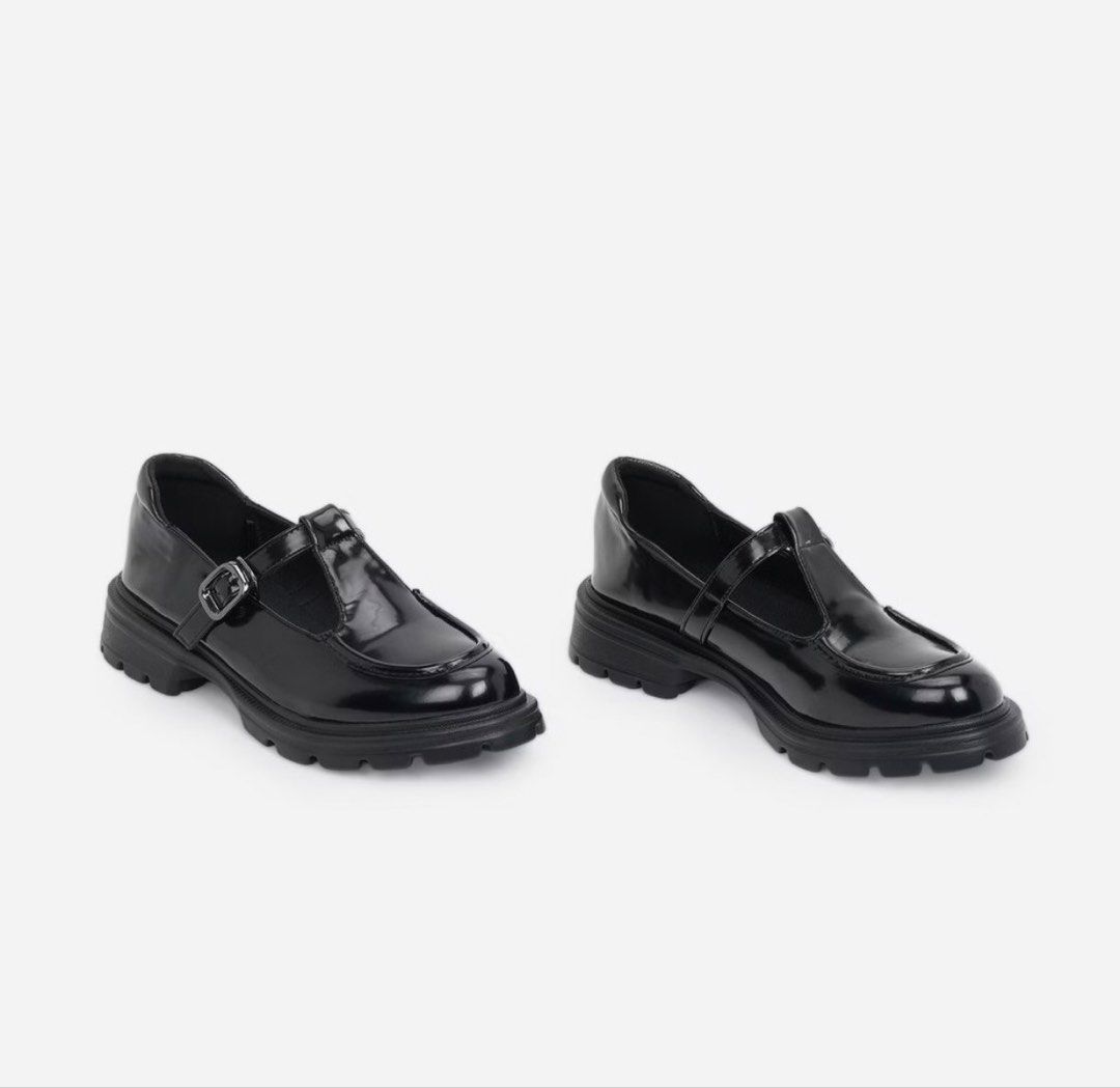 Black Loafers Brand New (Category: Heels) located in Iloilo. Submitted by drrchl (Listing ID 1463652161, Image 1). Description: - Black patent Mary Jane shoes - Features a buckle strap - Chunky platform sole - Super cute and versatile - Great for school or casual wear - Easy to pair with dresses or pants - Selling because wrong size.