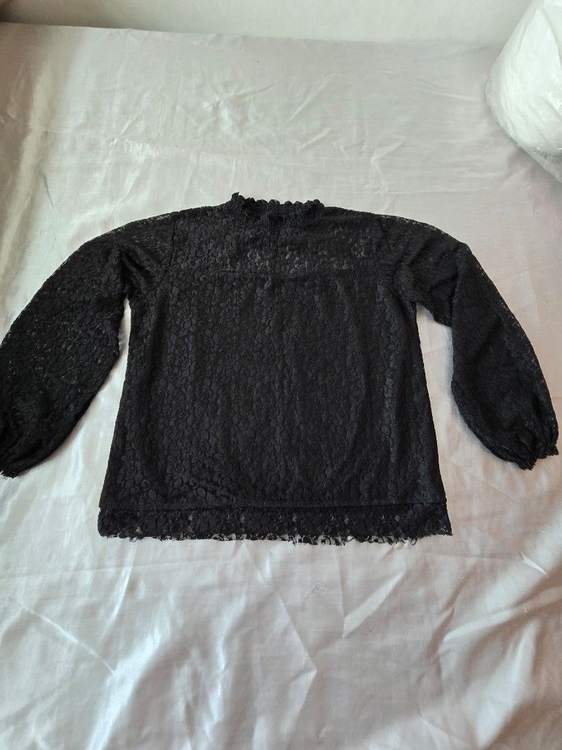 Black mesh long sleeves (Category: Longsleeves) located in Manila. Submitted by red_06 (Listing ID 1463567911, Image 1). Description: fit small to medium black mesh.
