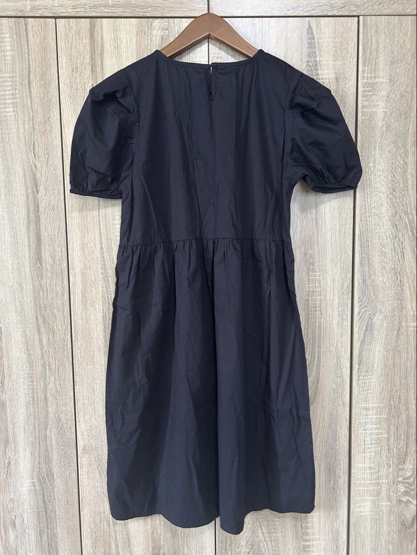 Black Mid Dress (Category: Dresses) located in Bulacan. Submitted by relove.re (Listing ID 1463571389, Image 2). Description: ~ fit to S or M petite - Black dress (below the knee) - Puff sleeve with garter .