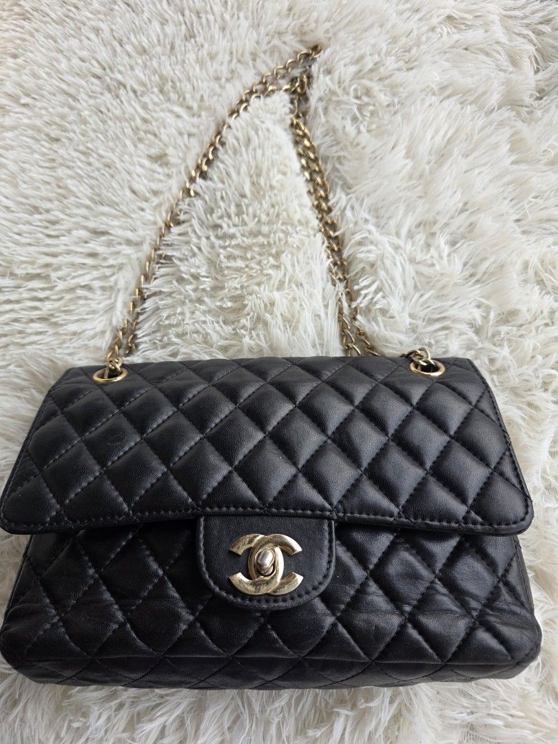 Black Quilted Leather Chain Shoulder Bag (Category: Shoulder Bags) located in Lemery. Submitted by venus23 (Listing ID 1463740256, Image 1). Description: - Classic black quilted leather shoulder bag - Elegant gold chain strap - Secure turn-lock closure - - Compact size: Approx. 7 inches wide x 5 inches tall - Shows some signs of wear on corners and edges - Ideal for everyday use - Genuine leather.