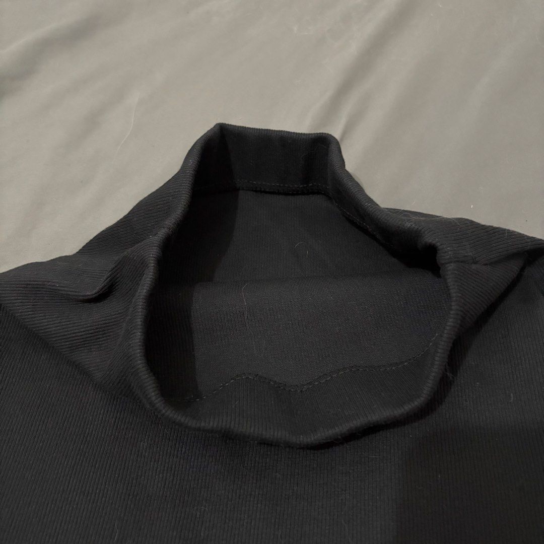 Black Ribbed Midi Skirt (Category: Skirts) located in Makati City. Submitted by sseurekiii (Listing ID 1463721695, Image 2). Description: - Classic black midi skirt - Ribbed texture all over - High neckline detail - Stretchy material for comfort - Perfect for layering - Easily dressed up or down.