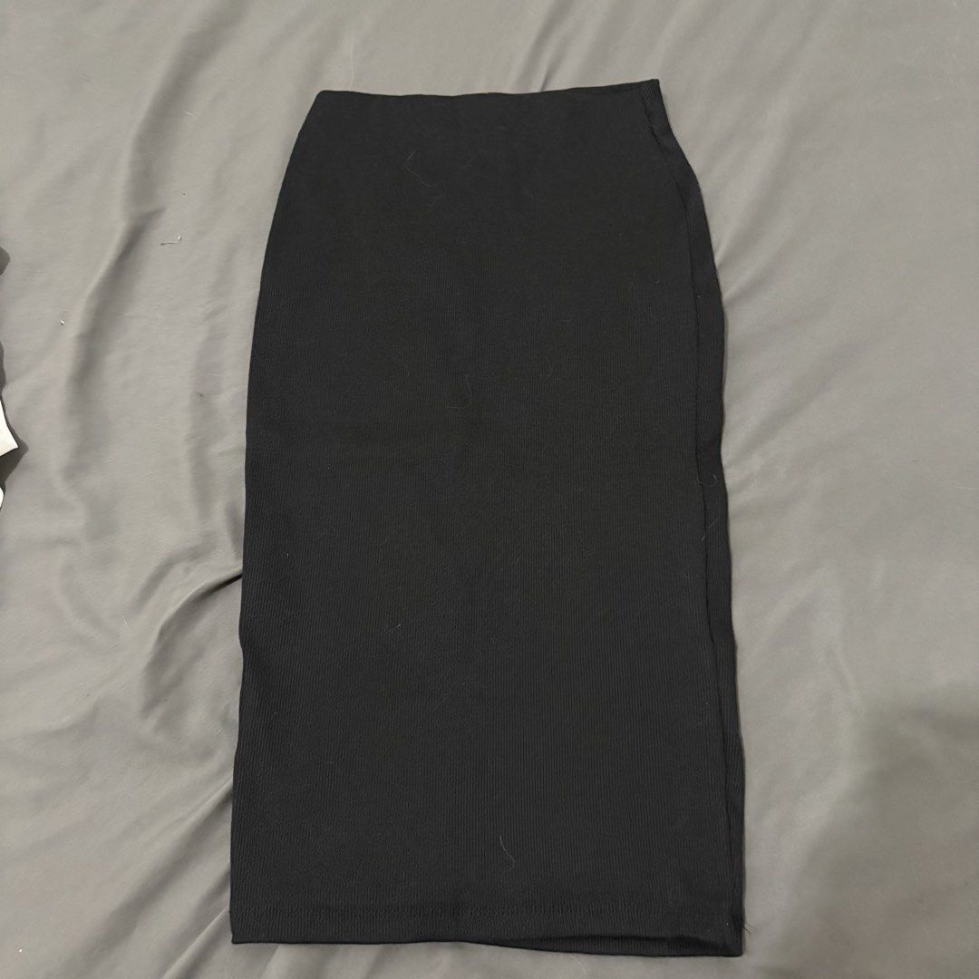 Black Ribbed Midi Skirt (Category: Skirts) located in Makati City. Submitted by sseurekiii (Listing ID 1463721695, Image 1). Description: - Classic black midi skirt - Ribbed texture all over - High neckline detail - Stretchy material for comfort - Perfect for layering - Easily dressed up or down.