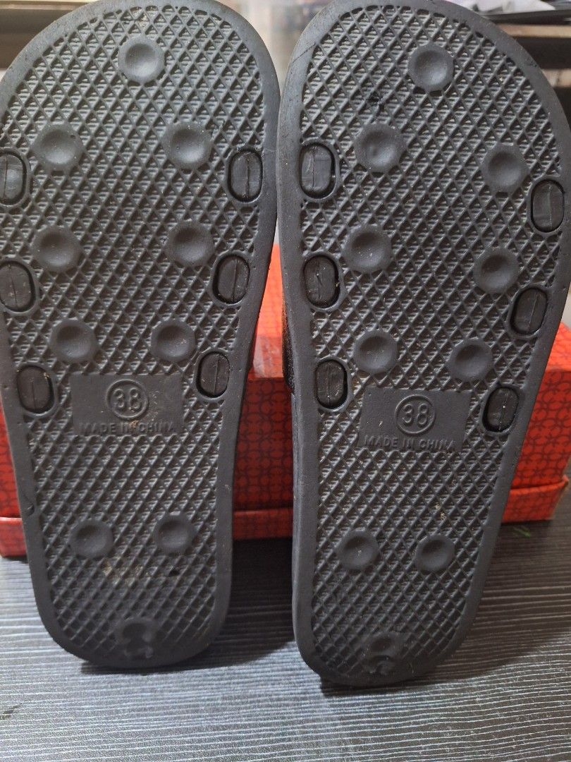 Black Slides with Metallic grains strap Size 38 (Category: Slippers and slides) located in Quezon City. Submitted by gnew024102 (Listing ID 1463598187, Image 3). Description: - Classic black slides - Simple and timeless design - Textured sole for enhanced grip - Wide, comfortable strap - Easy slip-on and off - Ideal for casual outings or lounging at home.