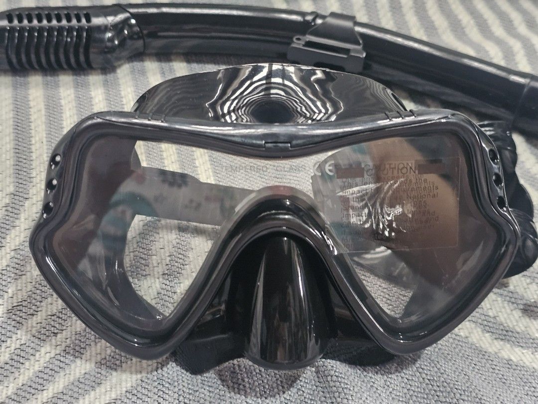 Black Snorkel Mask and Snorkel Set (Category: Water Sports) located in San Mateo. Submitted by reyshel08 (Listing ID 1463583543, Image 2). Description: - Black snorkel mask and tube set - Durable tempered glass lens for clear underwater viewing - Adjustable strap for a secure and comfortable fit - Ideal for snorkeling and diving trips - Explore the underwater world with confidence.
