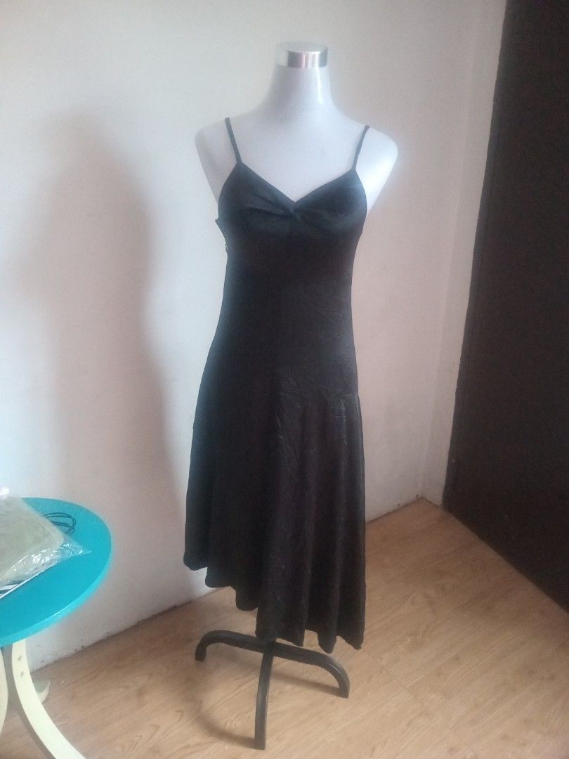 Black Spaghetti Strap Midi Dress with Ruched Bust (Category: Dresses) located in Las Pinas. Submitted by scrappyday (Listing ID 1463570096, Image 1). Description: - Elegant black midi dress - Delicate spaghetti straps - Flattering ruched bust detail - Subtle all-over pattern for added texture - Stylish asymmetrical hemline - Versatile for night outs or formal occasions.