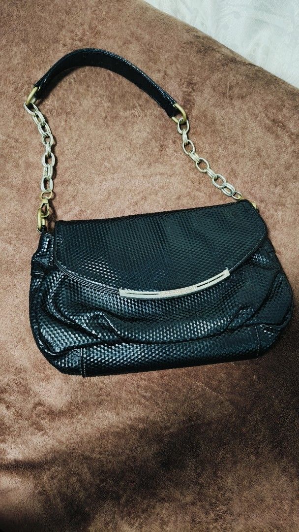 Black Textured Shoulder Bag with Chain Strap (Category: Shoulder Bags) located in Manila. Submitted by serenitycarlylle (Listing ID 1463725362, Image 2). Description: - Stylish black shoulder bag - Textured finish for a sophisticated look - Versatile chain and faux leather strap - Convenient interior zip pocket and main compartment - Handy exterior back zip pocket - Secure magnetic snap closure - Ideal size for carrying your essentials.