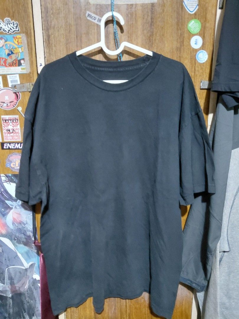 Black T-shirt (Category: Shirts) located in Imus. Submitted by frootiloots4103 (Listing ID 1463718851, Image 1). Description: - Classic black long sleeve t-shirt - Soft, comfortable fabric - Perfect for layering or wearing alone - Approx. measurements: 26" length, 31" width - Essential staple piece for any closet Random heavy makapal cut tag black shirt needs wash OPEN FOR NEGO (best if aspack) 📍Imus, Cavite 4103 Can do meetups within Imus Area 