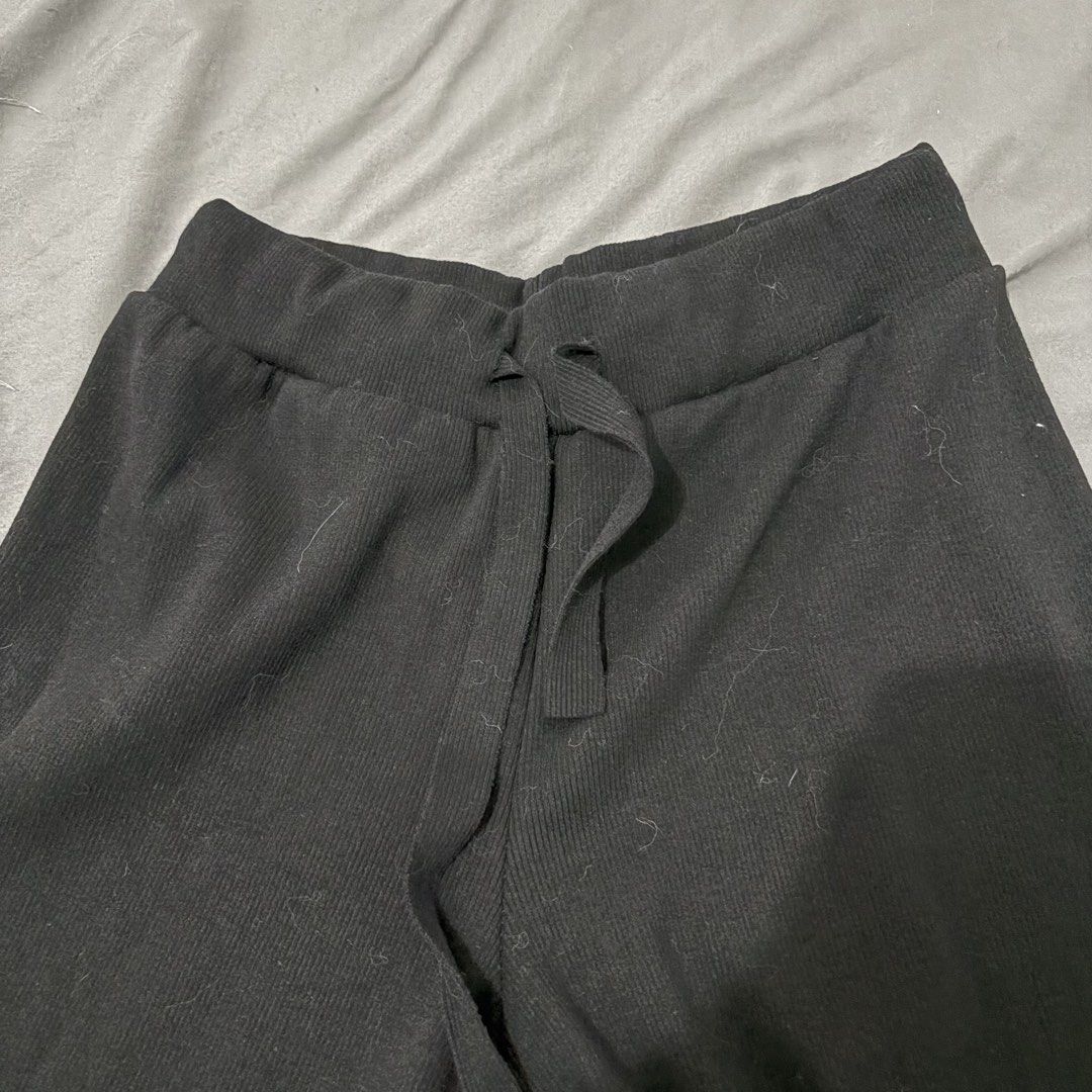 Black Wide Leg Lounge Pants (Category: Jeans) located in Makati City. Submitted by sseurekiii (Listing ID 1463721675, Image 2). Description: - Comfy black lounge pants - Wide leg style - Ribbed fabric texture - Drawstring waist for adjustable fit - Versatile for lounging or casual outfits - Easy to pair with any top.