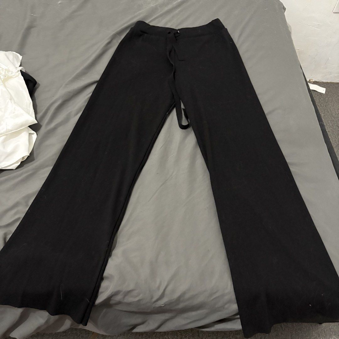Black Wide Leg Lounge Pants (Category: Jeans) located in Makati City. Submitted by sseurekiii (Listing ID 1463721675, Image 1). Description: - Comfy black lounge pants - Wide leg style - Ribbed fabric texture - Drawstring waist for adjustable fit - Versatile for lounging or casual outfits - Easy to pair with any top.