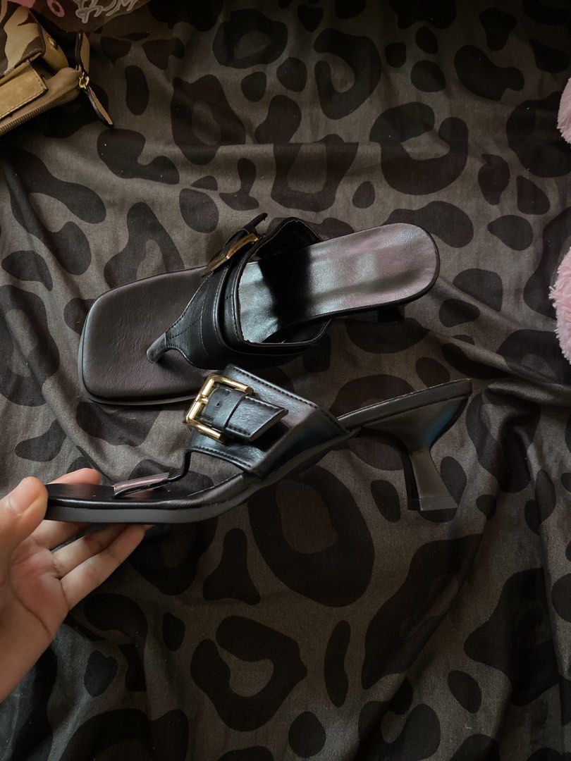 Blacke heels (Category: Heels) located in Dagupan City. Submitted by maryennie (Listing ID 1463287005, Image 1). Description: BRANDNEW.