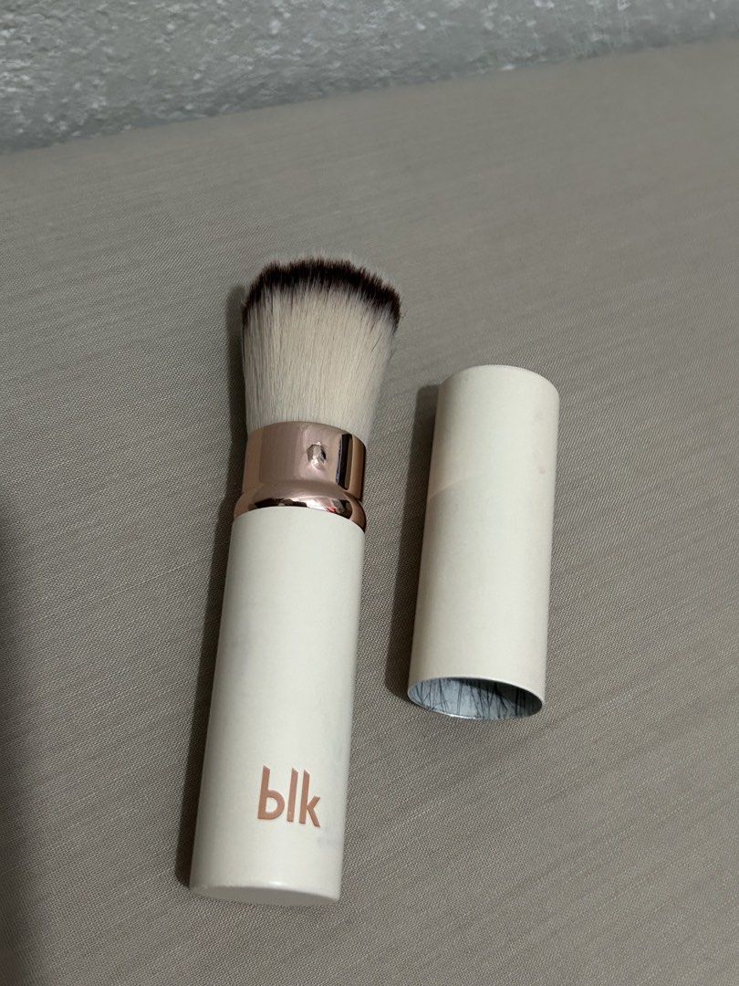 BLK Kabuki Cheek Brush with Cap (Category: Makeup) located in Manila. Submitted by elithiax (Listing ID 1463646065, Image 1). Description: - BLK Retractable Kabuki Brush - Rarely used, but I washed it once - Dense and soft bristles for smooth application of blush/powder - Includes a protective cap, ideal for travel and on-the-go touch-ups - Stylish creamy white handle with elegant rose gold accents - Compact and easy to store and use and hygienic