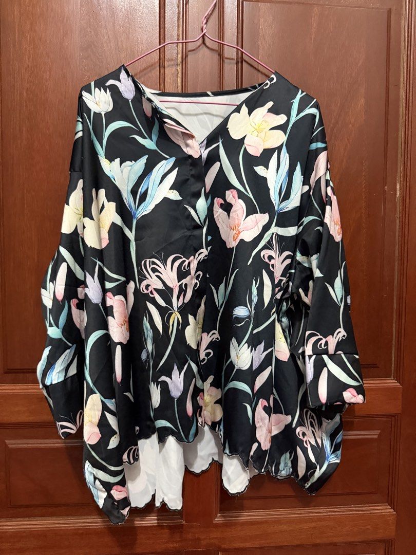 Blouse bunga (Category: Blouses) located in Bachok. Submitted by ainaafrina_ (Listing ID 1463619196, Image 1). Description: Exc postage Payment through online banking .