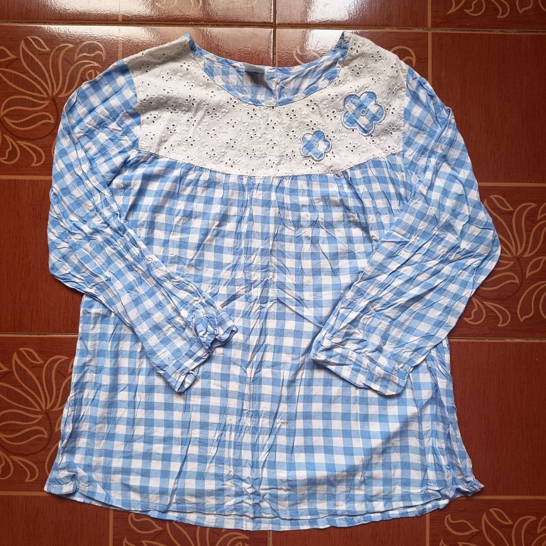 Blue gingham coquette top (Category: Longsleeves) located in Adams. Submitted by luckygirl.closet (Listing ID 1463741485, Image 1). Description: s-m cute design.