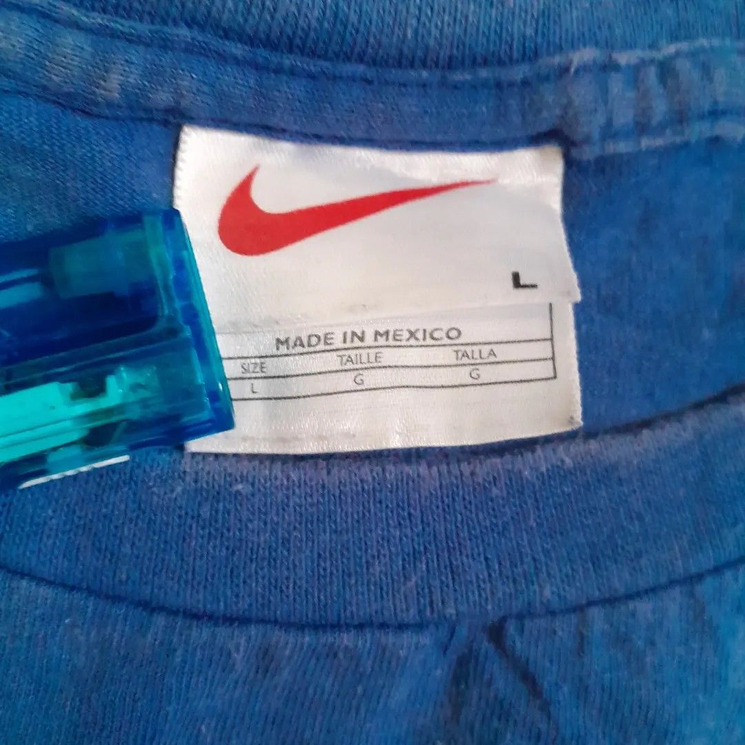 Blue Nike T-shirt Size L (Category: Tshirts & Polo Shirts ) located in Manila. Submitted by goldrugs (Listing ID 1463573539, Image 3). Description: - Classic blue Nike t-shirt - Iconic embroidered Nike swoosh logo on chest - Made in Mexico - Tagged size L - Great for everyday wear.