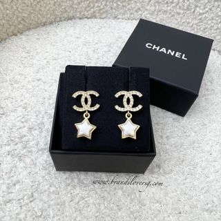 (Category: ) located in . Submitted by brands_lover (Listing ID 1463570090, Image 1). Description: .