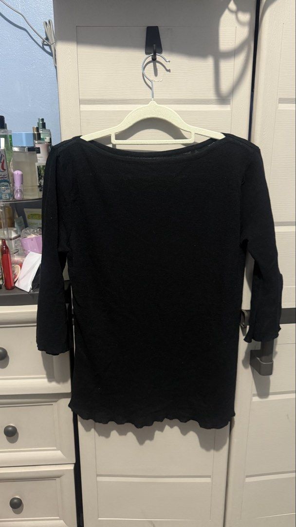 Boat Neck Bell Sleeves Knitted Top (Category: Others Tops) located in Quezon City. Submitted by dinesaur (Listing ID 1463659382, Image 2). Description: Model bust 38B Waist 33 Med-Large body frame.