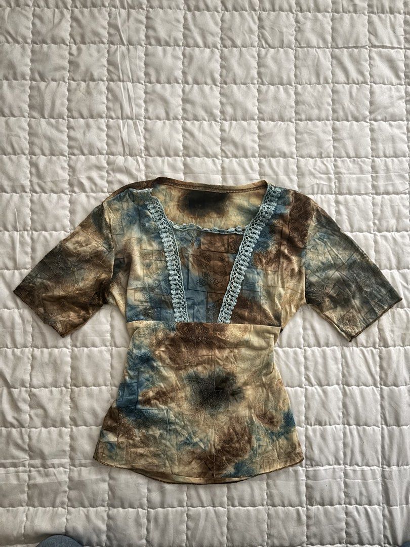 Boho Patchwork Print Top (Category: Blouses) located in Tarlac. Submitted by lucyfinds (Listing ID 1463688721, Image 2). Description: .