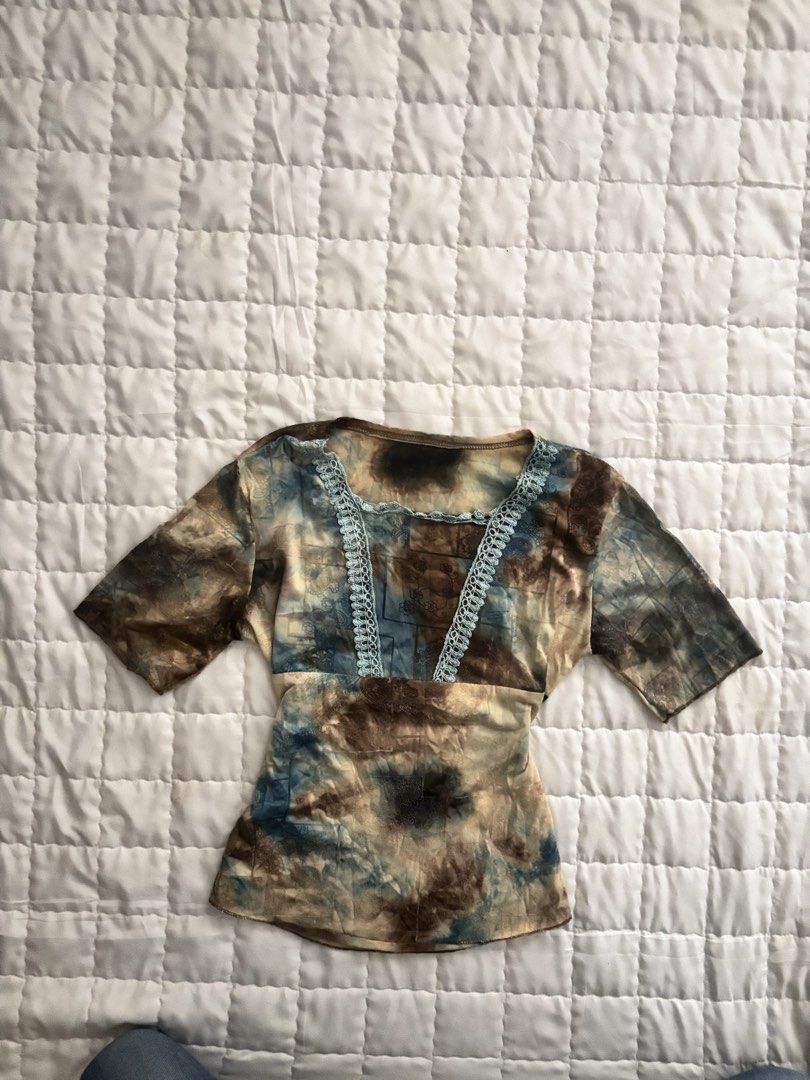 Boho Patchwork Print Top (Category: Blouses) located in Tarlac. Submitted by lucyfinds (Listing ID 1463688721, Image 3). Description: .
