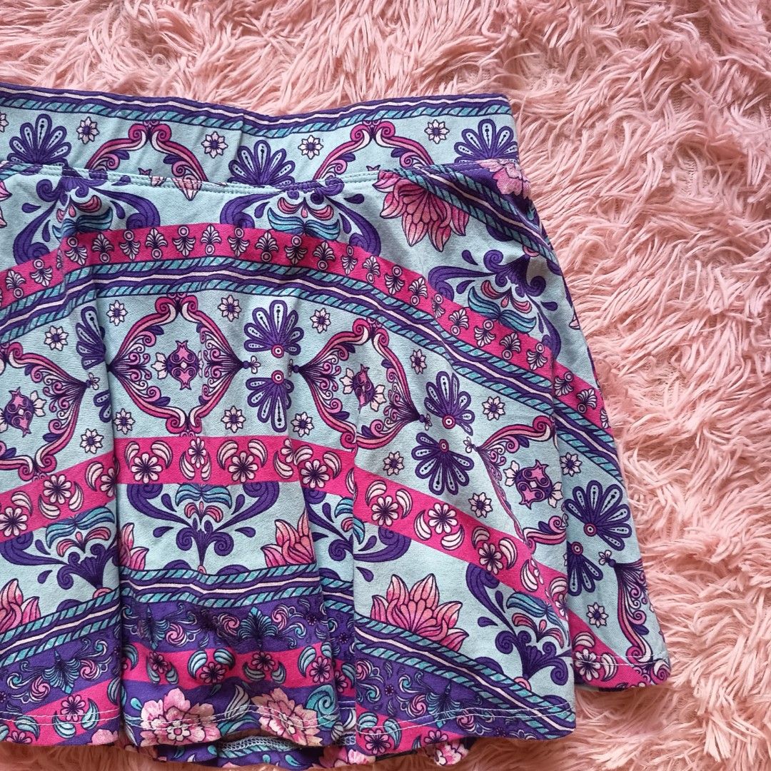 Boho Skirt with inner short (Category: Skirts) located in Adams. Submitted by luckygirl.closet (Listing ID 1463712884, Image 2). Description: xs like new unique pattern.